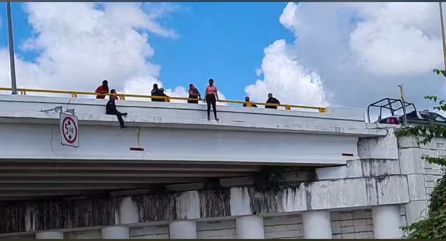 Hasta el momento no han sido revelados los datos de su identidad o cuál fue el motivo que la orillo a intentar suicidarse