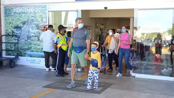 El vuelo de Aeroméxico estaba programado a las 8:00 horas El vuelo de Aeroméxico estaba programado a las 8:00 horas