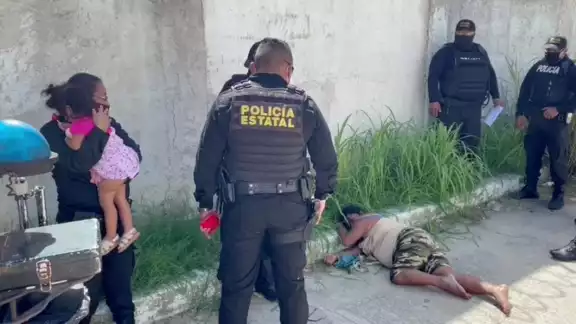Familiares de la mujer alcoholizada se llevaron a la menor Familiares de la mujer alcoholizada se llevaron a la menor