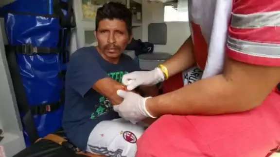 Hombre resultó herido tras ser apuñalado Hombre resultó herido tras ser apuñalado