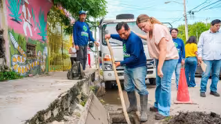 Advierten multas a negocios de Mérida por arrojar aceite, aguas jabonosas y basura a las calles