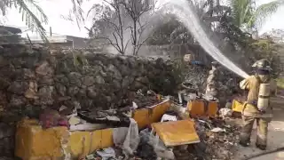 Los bomberos llegaron al lugar y lograron sofocar el fuego