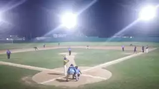 Forasteros derrotó a San Fernando en el partido nocturno de softbol mixto en Sabancuy