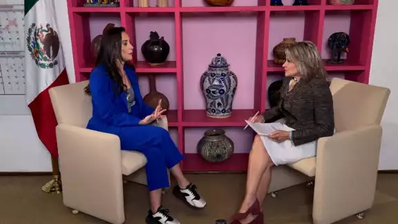 "La actual Secretaria de Cultura del Gobierno de México no viene del protocolo distante, sino de las calles". "La actual Secretaria de Cultura del Gobierno de México no viene del protocolo distante, sino de las calles".