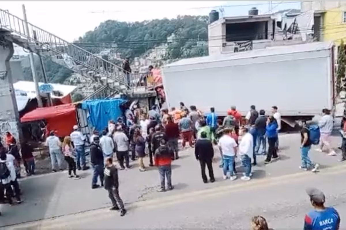 Tráiler se estampa contra tienda y deja cuatro muertos en Naucalpan ...