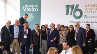 Joaquín Díaz Mena participa en la Asamblea General Ordinaria del IMSS junto a Claudia Sheinbaum