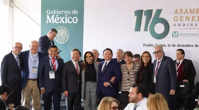 Participan gobernadores en la Asamblea Ordinaria del IMSS en Puebla