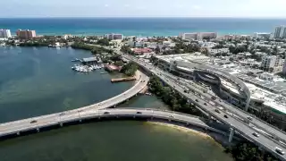 Alistan distribuidor vial elevado en Cancún; Puente Nichupté registra 90% de avance