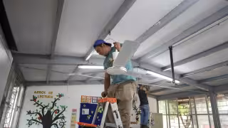 Yucatán mantiene rezago en infraestructura escolar; detectan ocho planteles sin luz por robo de cable