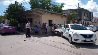 Vecinos de la colonia Ejidal de Playa del Carmen solicitaron apoyo al 911 tras el choque entre dos vehículos