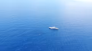 Este buque cuenta con unas bandas especiales para la recolección de sargazo