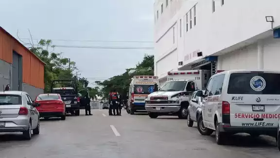 La policía no permite que se acerque nadie, ante el temor de que pudieran llegar a este sitio a terminar con la vida de los involucrados