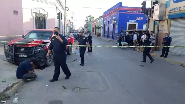 El área fue acordonada por la Policía Municipal de Mérida, cerrando el paso a vehículos