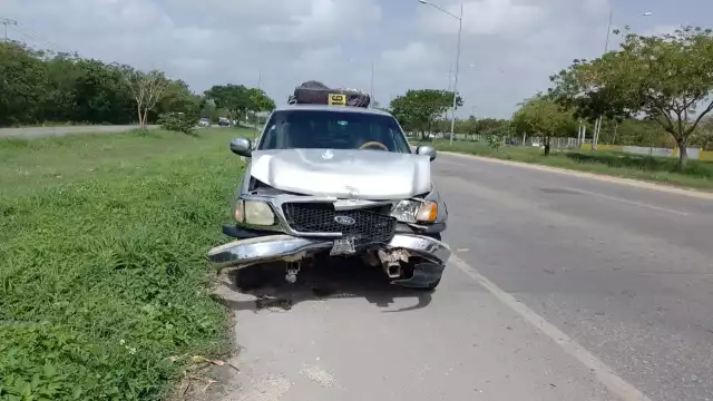 El vehículo que chocó contra la camioneta resultó más afectado