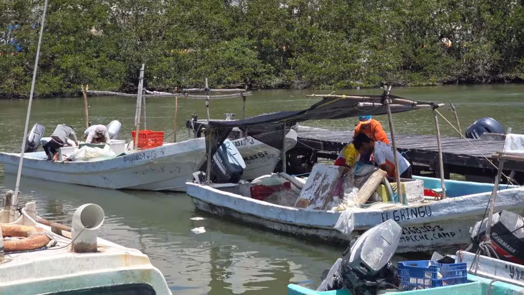 Pescadores de Campeche denuncian presunto desvío de millones de litros de combustible