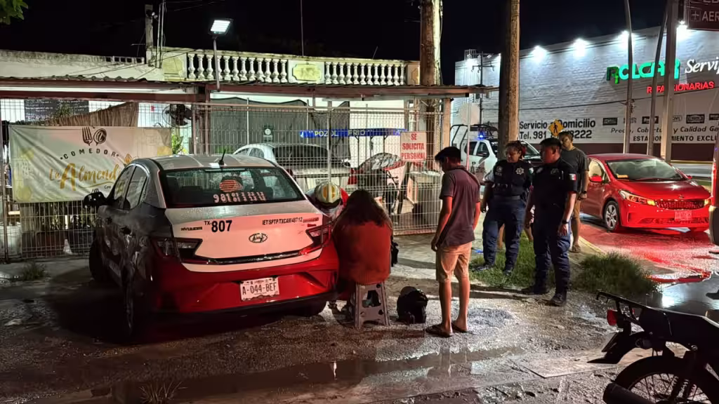 Motociclista derrapa en avenida Colosio y resulta lesionada en Campeche
