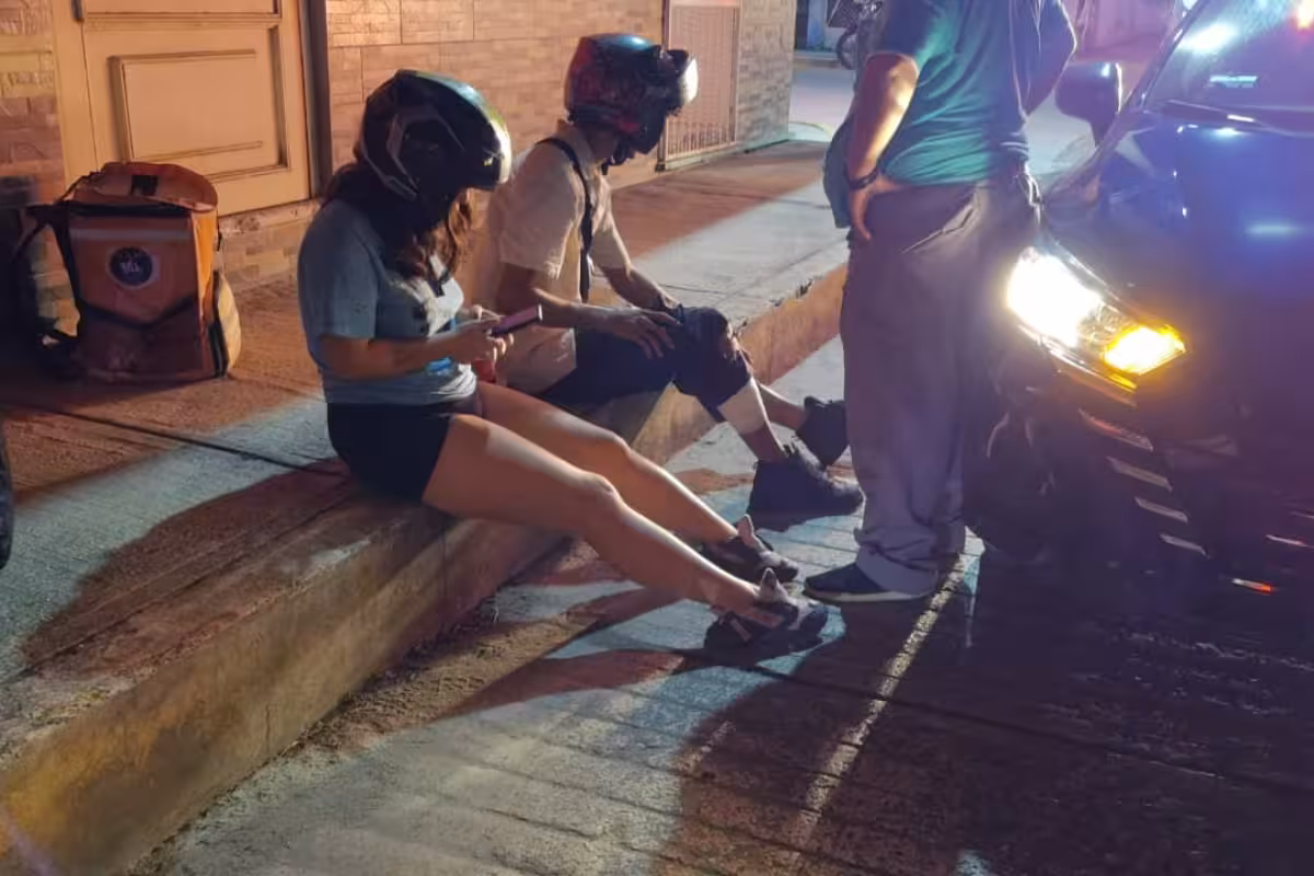 Dos jóvenes lesionados tras derrapar en motocicleta en la colonia ...