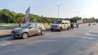 Accidente entre vehículos bloquea vialidad en Malecón de la Caleta en Ciudad del Carmen