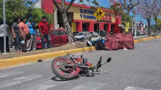 Brutal choque de motociclistas en Campeche deja un herido grave