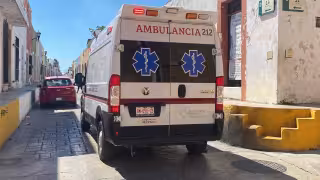 Mujer sufre ataque epiléptico en motocicleta y termina hospitalizada en Campeche