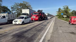 Pobladores de Nuevo Progreso bloquean carretera federal por prolongado apagón; circulación fue reabierta tras diálogo con autoridades