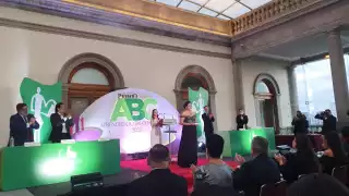 Hortencia Maricruz Peralta Santos fue reconocida con el Premio ABC, aprendiendo en comunidad