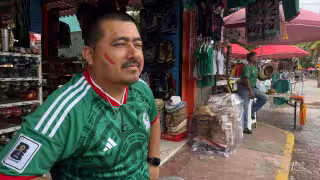 ¡Quinta Avenida se pinta de verde! Aficionados de Playa del Carmen alientan a México en el inicio del Mundial