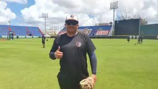 El lanzador derecho, originario de San Luis Río Colorado, se pone a punto físicamente con el trainer Erick Herrera de cara a los juegos de pretemporada