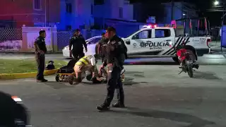 Una pareja derrapó en motocicleta tras salir de una cantina en la avenida Concordia.