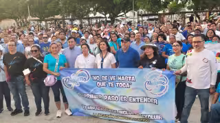 Ciudadanos recorrieron el malecón de Campeche durante la Caminata por el Autismo 2026 para promover la concienciación sobre esta condición