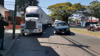 El tránsito vehicular estuvo bloqueado por casi media hora