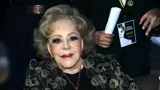 Silvia Pinal aparece frente a los medios con actitud "extraña"