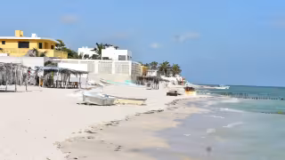Denuncian que el libre acceso a las playas de Progreso está en peligro por concesiones excesivas