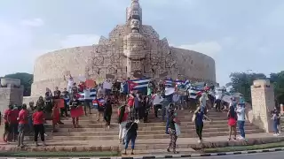 Cubanos exigen la destitución de su presidente