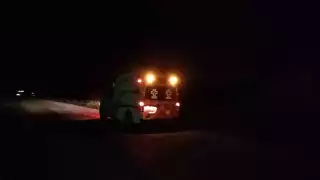 Los paramédicos acudieron al lugar del atropellamiento del motociclista en Cancún, sólo para constatar su muerte