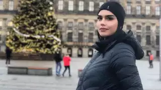 Se ha informado que el presunto móvil fue un asalto, donde forcejeó con el asaltante que le quería arrebatar sus pertenencias. 