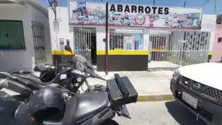 Uno de los delincuentes obligó al supervisor a bajar del vehículo mientras le exigía la entregara el dinero