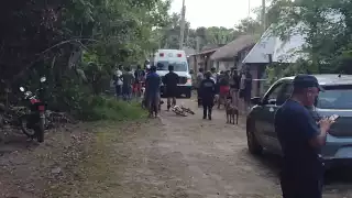 El cuerpo fue localizado al interior de su vivienda, presentando quemaduras en diferentes partes del cuerpo.