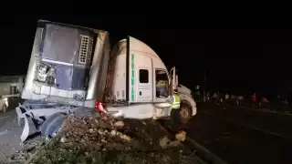 La carga fue rapiñada por los curiosos de localidades de cercanas al lugar del accidente