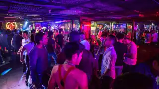 Los jóvenes denunciaron que sus agresores salieron de Rico Club, quienes los golpearon dejándoles heridas graves