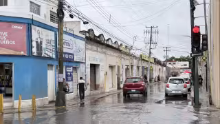 Pavimento mojado y poca visibilidad disparan el riesgo de percances viales