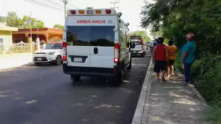 Una maestra sufrió traumatismo cráneo cefálico severo tras ser embestida por un motociclista que se dio a la fuga.