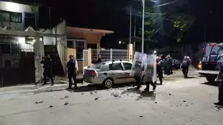 Vecinos se enfrentan y policía usa gas lacrimógeno en colonia 23 de Juli