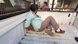 Detienen a conductor ebrio por amenazar con un machete a un taxista en Ciudad del Carmen