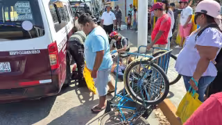 Dos pescadores fueron atropellados mientras viajaban en triciclo.