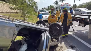 Aparatosa volcadora en la carretera federal 307, genera movilización de cuerpos de emergencia