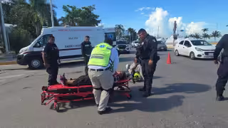 Choque entre camioneta, moto y bicicleta deja dos heridos en el malecón de Campeche
