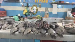 Crisis económica golpea a pescaderos de Carmen pese a tradición cuaresmal