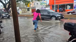 Se esperan chubascos y lluvias fuertes con descargas eléctricas.