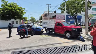 Aparatoso accidente en Ciudad del Carmen moviliza a cuerpos de emergencia